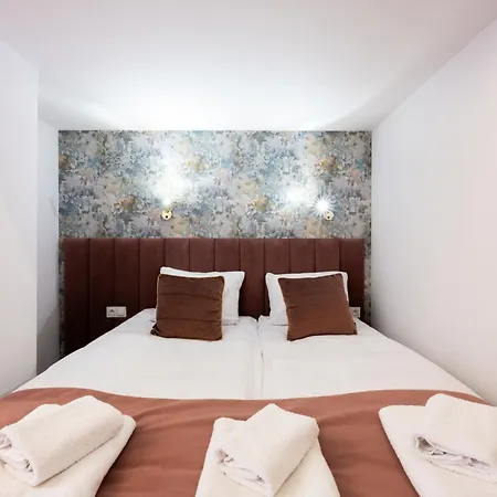 Bracka Main Square Apartments-3